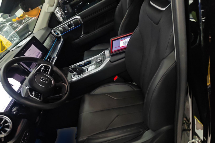 坦克400 2025款 2.0T 汽油版中控内饰19