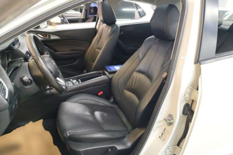 马自达3 昂克赛拉 2017款 三厢 2.0L 自动尊贵型 国V中控内饰19