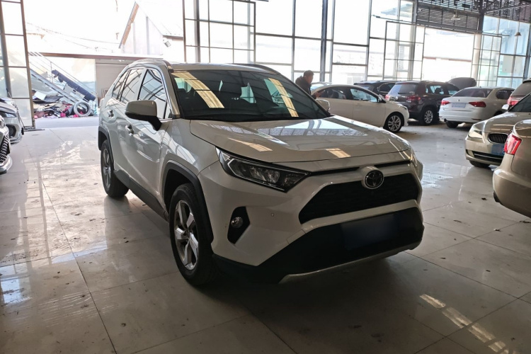 丰田 RAV4荣放 2020款 2.0L CVT两驱风尚版车身外观3