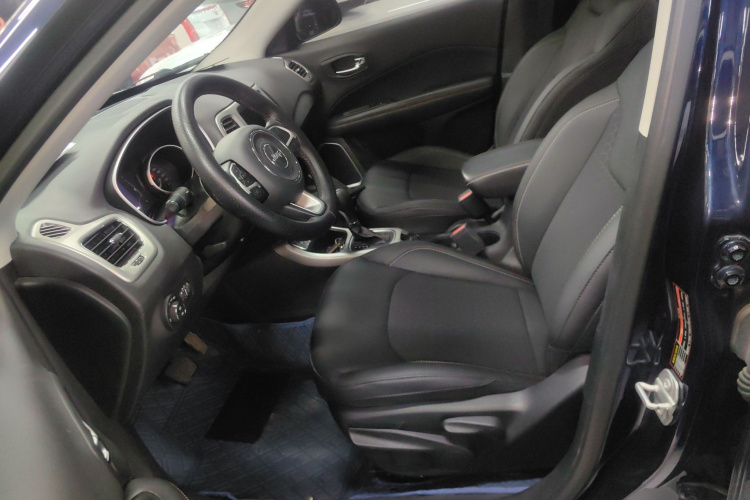 Jeep 指南者 2020款 220T 自动领先版局部细节19