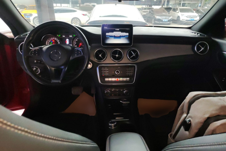 奔驰CLA 2018款 CLA 200 动感型中控内饰12