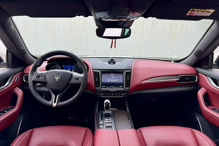 玛莎拉蒂 Levante 2018款 3.0T 豪华杰尼亚版中控内饰7003