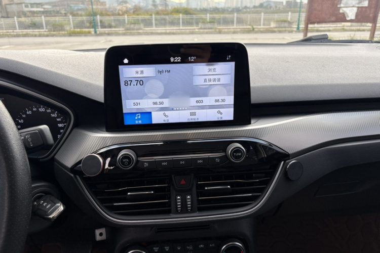 福特 福克斯 2019款 三厢 EcoBoost 180 自动锋潮型局部细节16