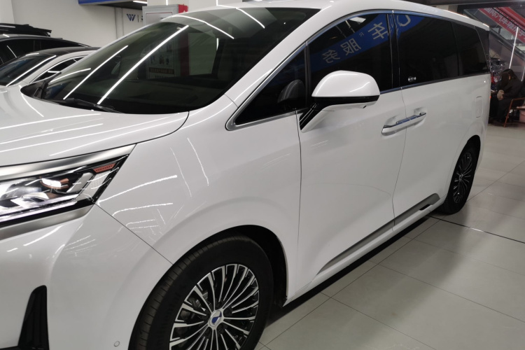 腾势D9 2024款 DM-i 980 四驱旗舰型车身外观4