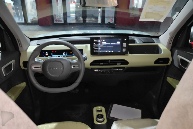 吉利银河 2024款 熊猫mini 200km 耐力熊中控内饰12