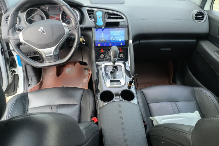 标致3008 2015款 2.0L 自动潮流版中控内饰12