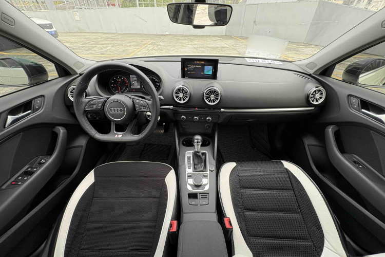 奥迪A3 2018款 30周年年型 Sportback 35 TFSI 进取型中控内饰7009