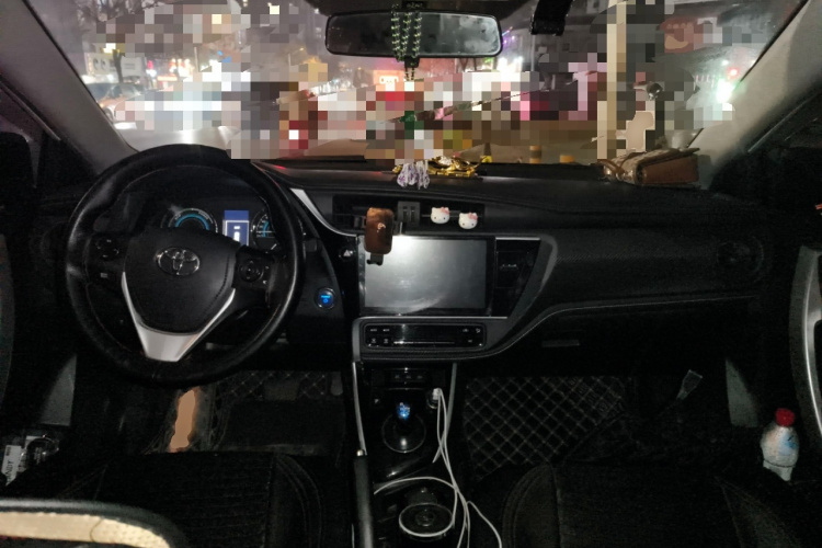 丰田 雷凌 2017款 改款双擎 1.8H GS E-CVT精英天窗版 国V中控内饰12