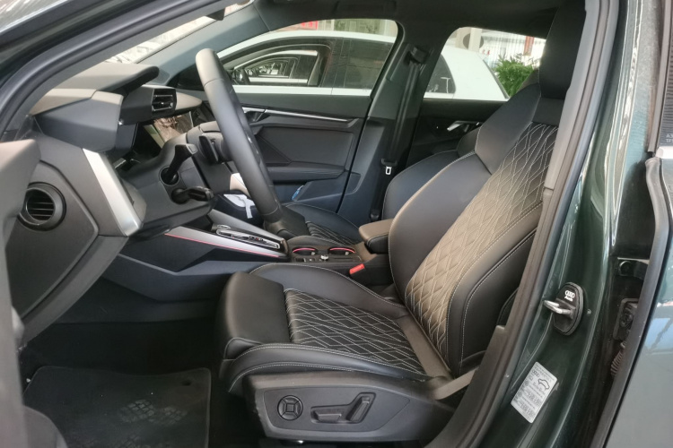 奥迪A3 2025款 Sportback 35TFSI 飞驰尊享型中控内饰19