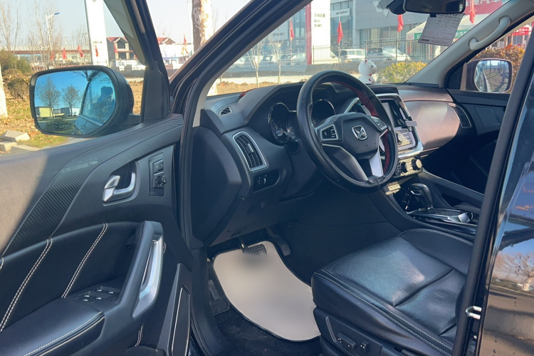 江铃 驭胜S350 2016款 2.0T 自动两驱汽油豪华天窗版7座中控内饰7003