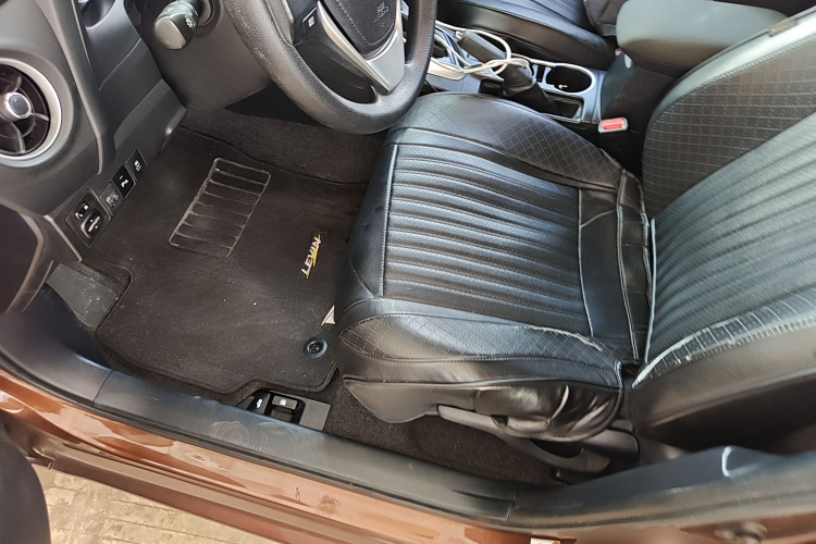 丰田 雷凌 2017款 改款 185T CVT精英版 国V中控内饰19