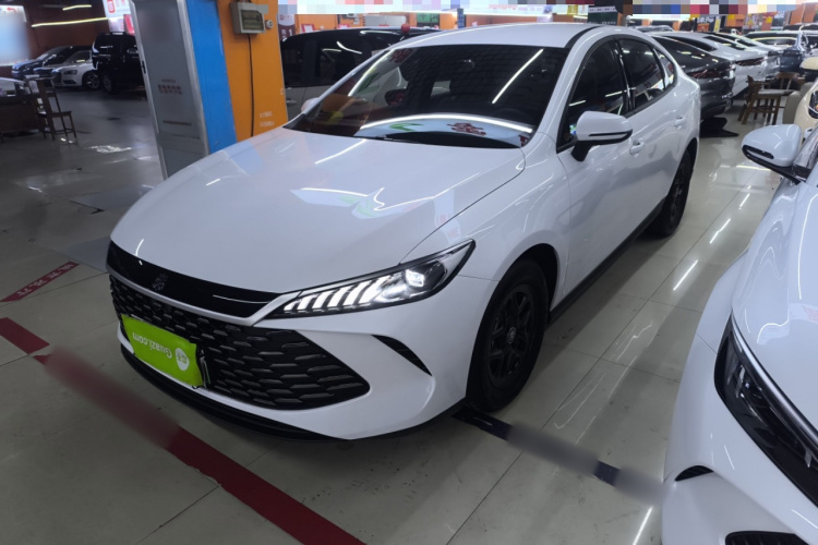 比亚迪 秦PLUS 2025款 DM-i 智驾版 55KM领先型车身外观1