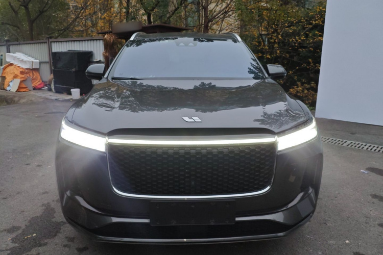 理想汽车 理想ONE 2021款 增程6座版车身外观2