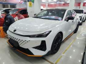 长安UNI-V 2025款 1.5T 500Bar尊贵运动型