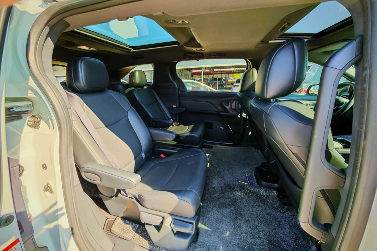 丰田 格瑞维亚 2024款 2.5L混动 尊贵PLUS版中控内饰7003