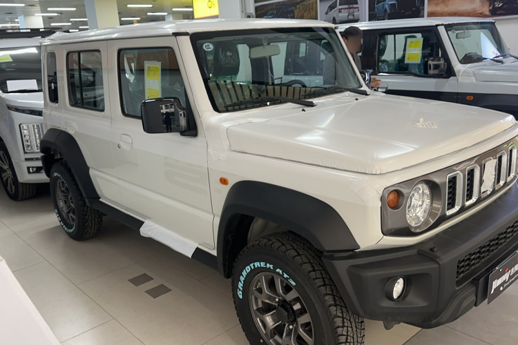 铃木 吉姆尼 五门自动挡顶配GLX车身外观6002