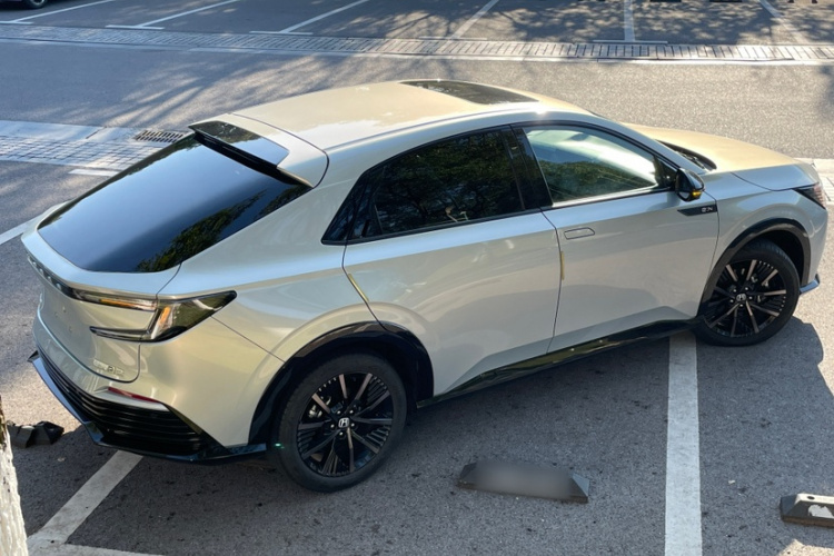 本田 e:NP2 极湃2 2024款 进阶版车身外观6009