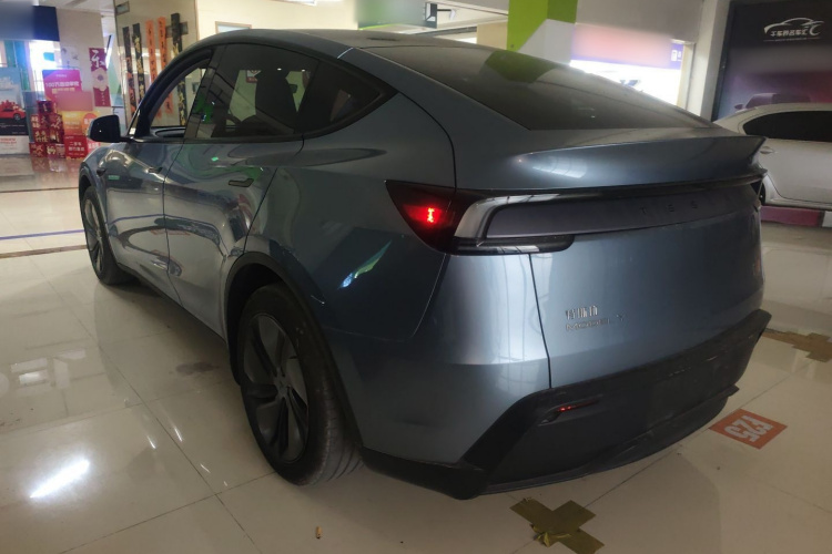 特斯拉 Model Y 2025款 后轮驱动 首发版车身外观4