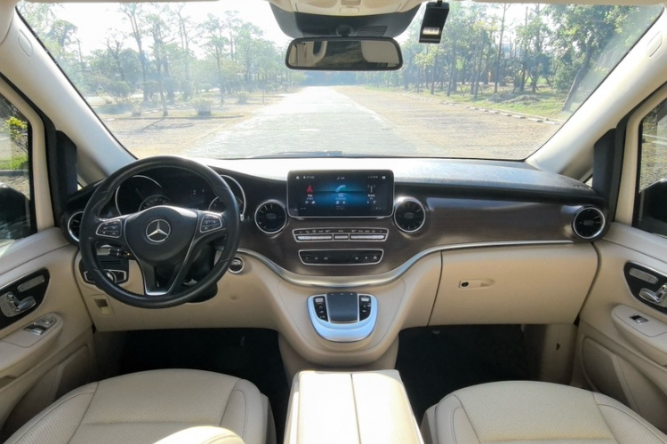 奔驰V级 2020款 V 260 领航版中控内饰7002