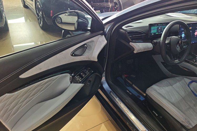 比亚迪 海豹 2022款 550km 标准续航后驱版尊贵型中控内饰20