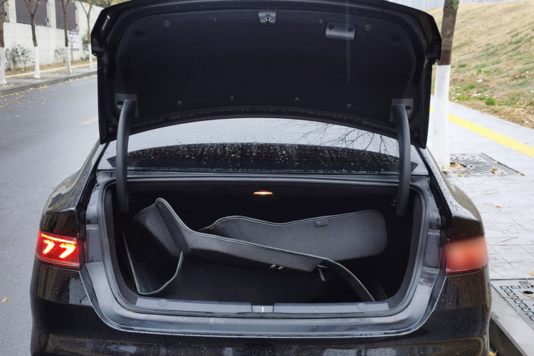 比亚迪 秦PLUS 2023款 冠军版 DM-i 55KM领先型机舱底盘23