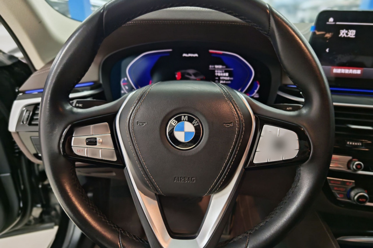 宝马5系 2022款 改款二 525Li 豪华套装中控内饰7008