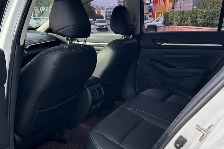 日产 天籁 2021款 2.0L XL 舒适版中控内饰7004