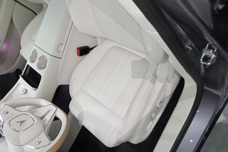 岚图汽车 岚图FREE 2025款 FREE+ 四驱乾崑版中控内饰19