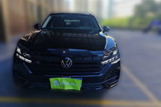 大众 途锐 2022款 3.0TSI 锐享版 曜黑运动套装