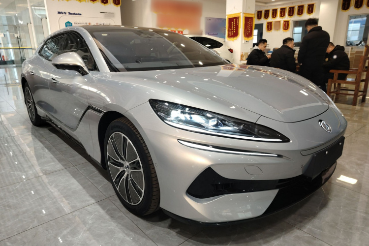 腾势Z9GT 2024款 1100四驱Max版车身外观3