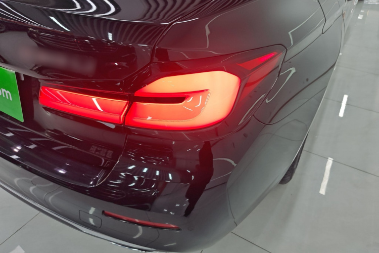 宝马5系 2023款 530Li 领先型 豪华套装车身外观9