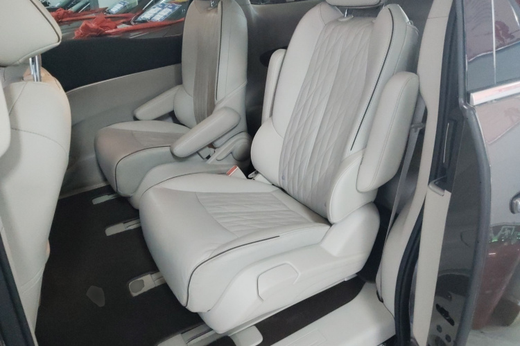 别克GL8 2021款 陆上公务舱 652T 豪华型中控内饰21