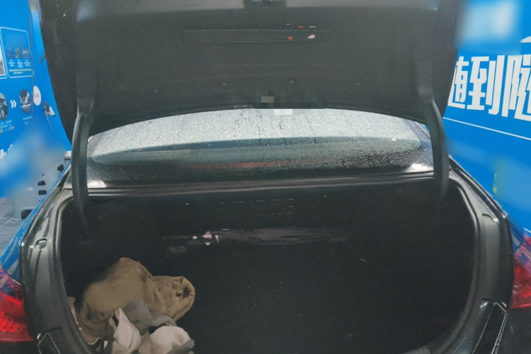 奔驰C级 2022款 C 260 L 皓夜运动版中控内饰23