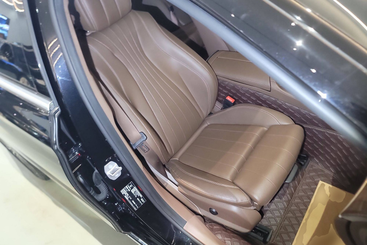 奔驰E级 2022款 E 260 L局部细节41