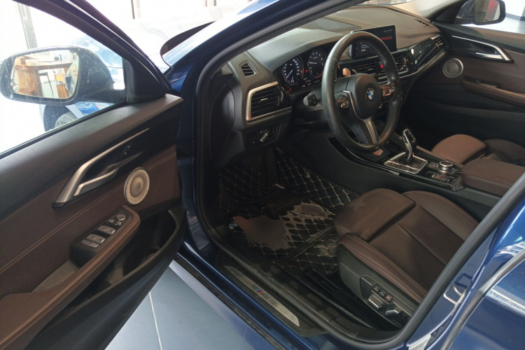 宝马1系 2021款 120i M运动曜夜版中控内饰7002