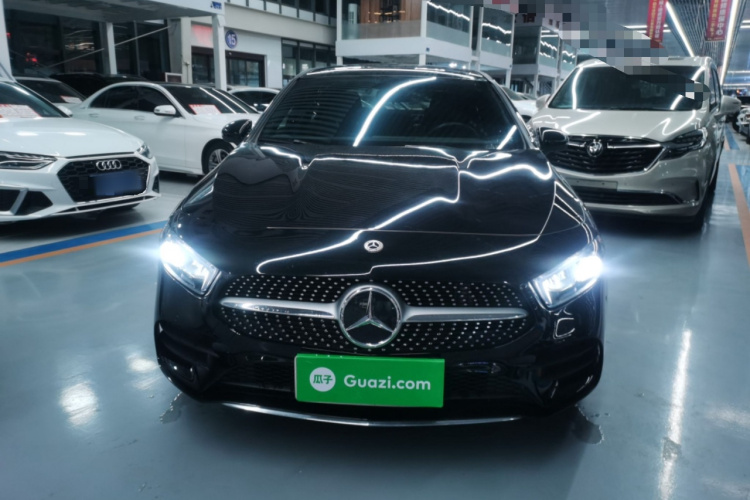 奔驰A级 2022款 改款 A 200 L 运动轿车时尚型车身外观2