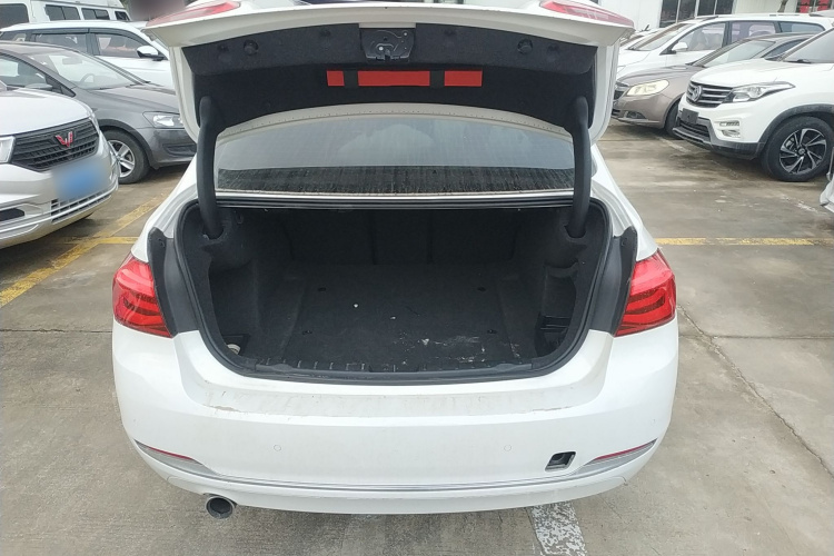 宝马3系 2018款 318Li机舱底盘23