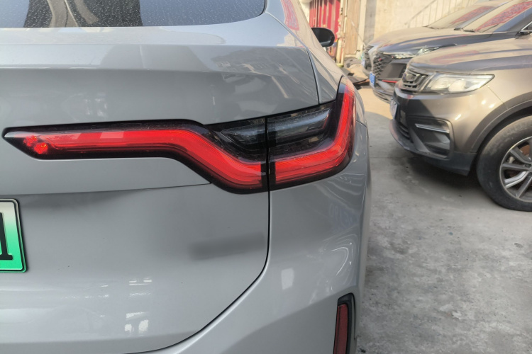 蔚来EC6 2022款 100kWh 运动版车身外观9