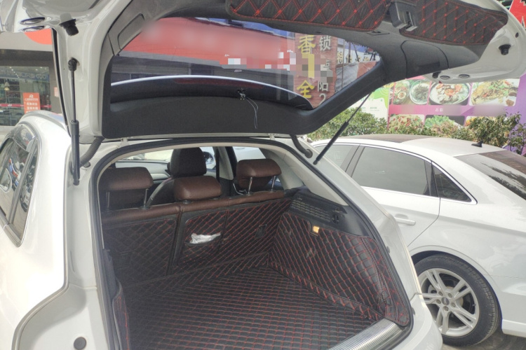 奥迪Q3 2015款 35 TFSI 进取型机舱底盘23