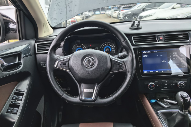 东风风光 风光580 2017款 1.5T 手动豪华型中控内饰13