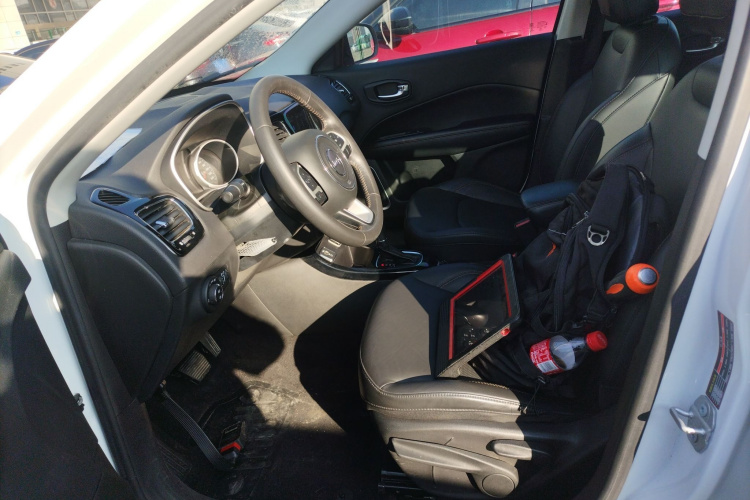 Jeep 指南者 2020款 220T 自动领先版中控内饰19