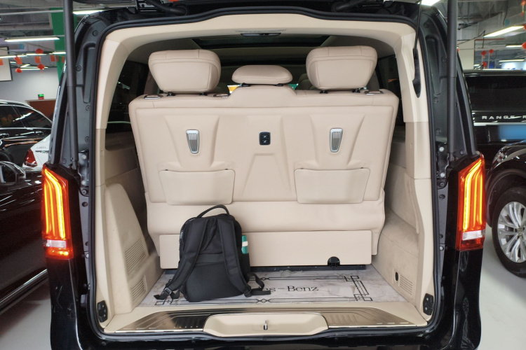 奔驰V级 2022款 V 260 领航版机舱底盘23