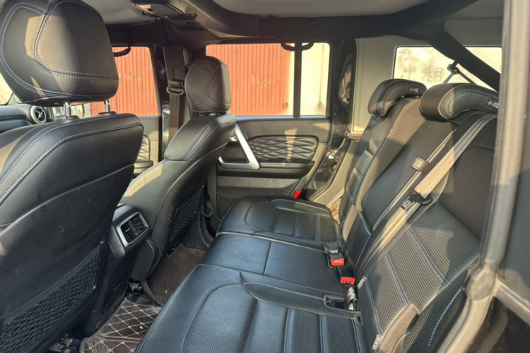 北京越野 北京BJ40 2019款 2.3T 自动四驱城市猎人版旗舰型 国VI中控内饰7005