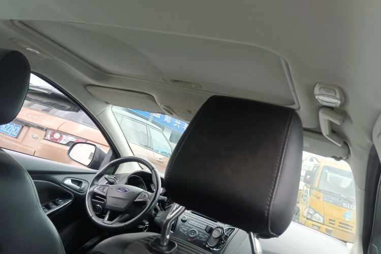 福特 福克斯 2015款 三厢 1.6L 自动风尚型局部细节22