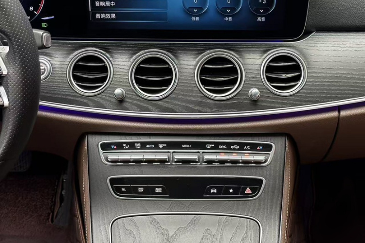 奔驰E级 2021款 改款 E 300 L 运动豪华型中控内饰7005
