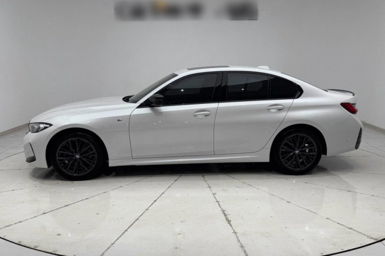 宝马3系 2024款 325i M运动曜夜套装车身外观6003