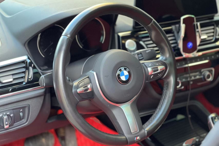 宝马1系 2021款 改款 125i M运动曜夜版中控内饰13