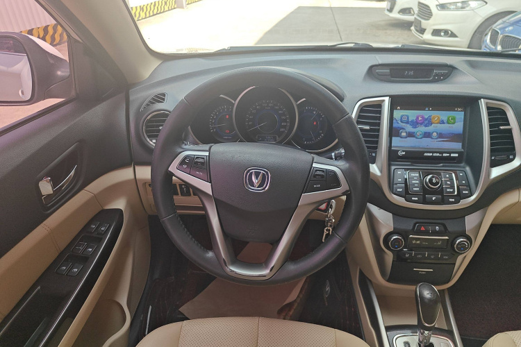 长安 逸动 2015款 1.6L 自动豪华型中控内饰13