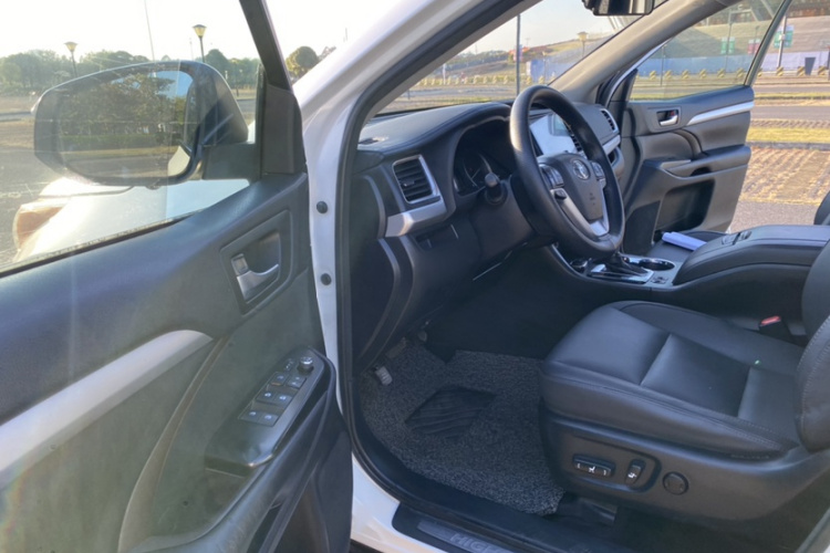 丰田 汉兰达 2017款 2.0T 两驱豪华版 7座中控内饰7005