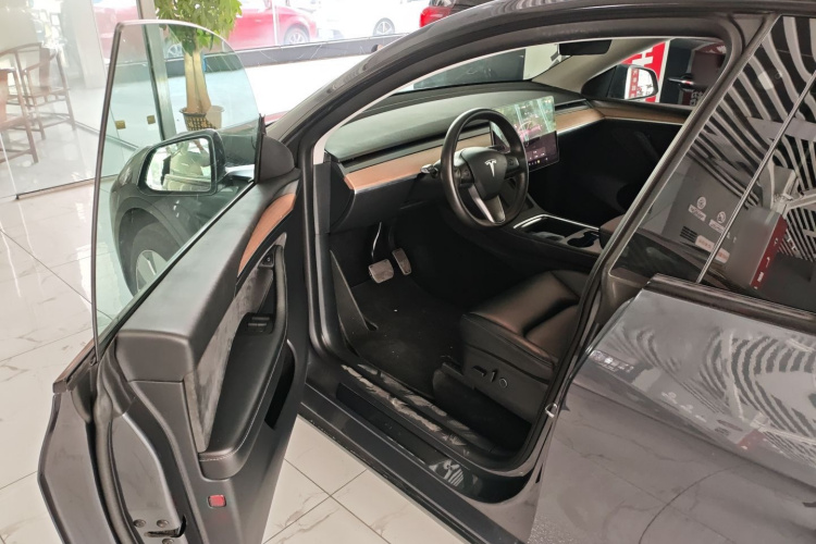 特斯拉 Model Y 2022款 长续航全轮驱动版中控内饰20